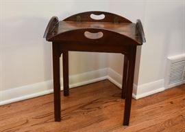 Traditional End Table with Tray Top 