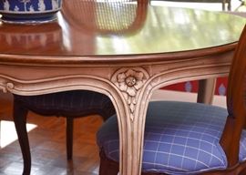 $500 - Gorgeous Dining Table with Creamy White Painted Base & Wood Top (Has 2 Extra Leaves)