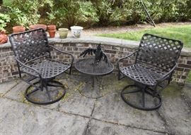 Patio / Garden Chairs & Side Table