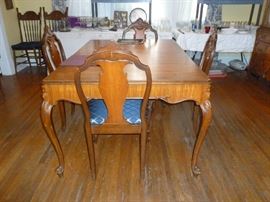 Matching DR Table w/4 chairs