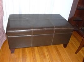Ottoman w/storage