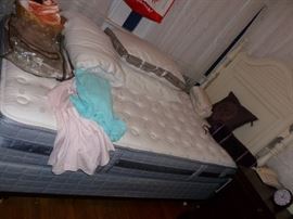 Like new twin mattress set