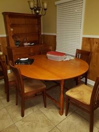 Nice trip side kitchen table with 5chairs.  There is a hutch that matches the table