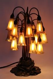 TIFFANY STUDIOS BRONZE "LILY LAMP" CA. 1906, 18 LIGHTS, H 19 3/4", DIA 10"
Lot # 1026