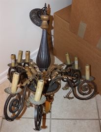 Chandelier with adjustable arms