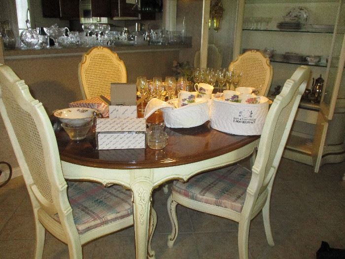 Thomasville dining room table with 6 chairs and 2 leaves, matching china cabinet, buffet server