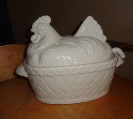 Hen on her nest soup tureen with ladle