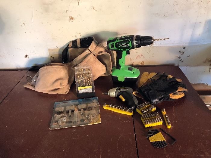 Power Drill set with charger in working condition