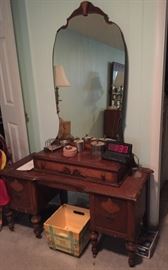 Vintage Vanity Table with Mirror.