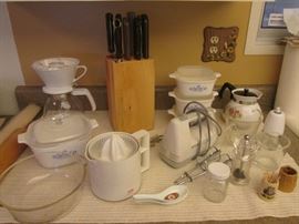 Corning Ware, Pyrex, Knife Set in block