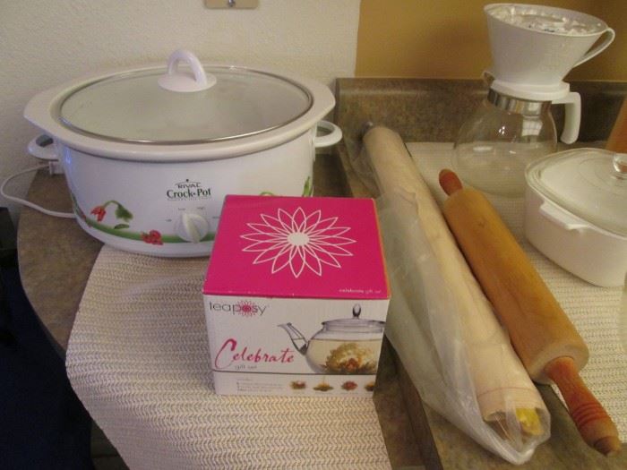 Crock Pot and Tea Maker, just in time for Holiday Prep!