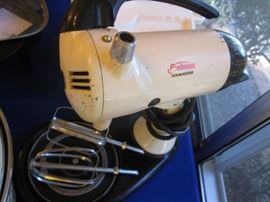 Vintage Sunbeam Mixmaster with Bowls