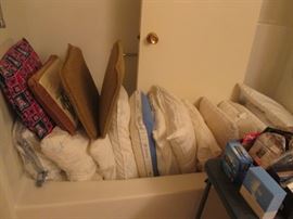 Bed & Throw Pillows