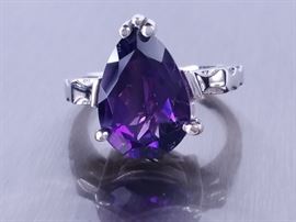 Purple Sapphire Ring in 18k Gold
