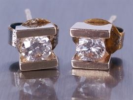 Beautiful Diamond Stud Earrings in 14k Gold
