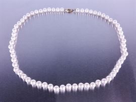 Natural High End Pearl Necklace in 14k Gold
