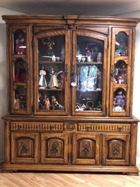Vintage china cabinet in solid wood.