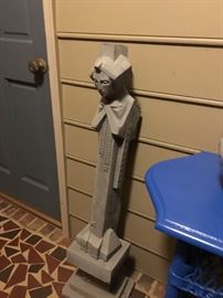 Frank Loyld Wright garden statue on stand, 3 pieces
