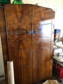 Paragon armoire
