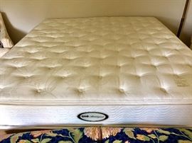 Beautyrest king mattress and box springs. Wonderfully comfortable! Clean, clean, clean!