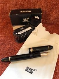 14KT Mont Blanc Meisterstuck
4810 Vintage 1850s No.149 5851
Ink, felt bag. 