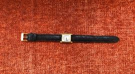 Authentic Must De Cartier Tank Argent 18KT gold plated wrist watch. 17 jewels, Cartier movement, made in Switzerland.  Authentic Cartier band. A Cartier reproduction of an earlier watch...made by Cartier for Cartier.