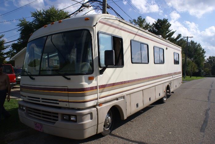 Fleetwood RV Runs & Drives Great 49,000 Original Miles