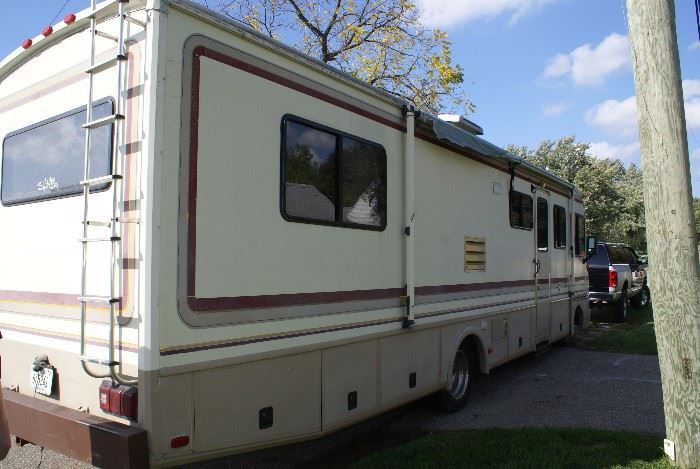 Fleetwood RV Runs & Drives Great
