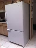 Nice fridge pretty new and nice works perfect $400