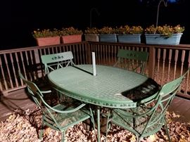 Picnic Table in Green Metal w/4 chairs, cushions and umbrella