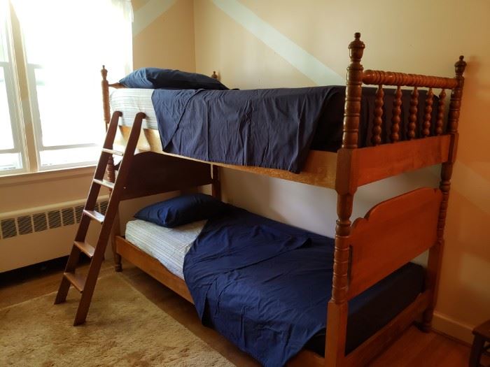 Maple Vintage Bunk Beds w/Bedding
