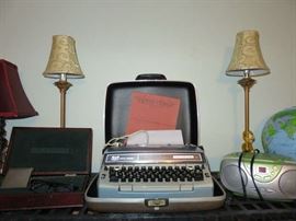 Portable Typewriter, CD Radio