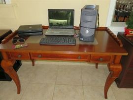 Mahogany 3 Drawer Desk 