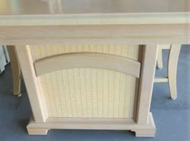 Light Oak Dining Table w/6 chairs an extra leaf