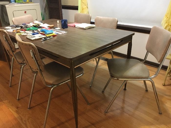 Vintage dinette set—table with 6 chairs.