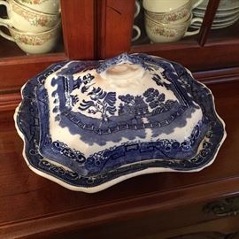 Antique Blue Willow covered bowl.