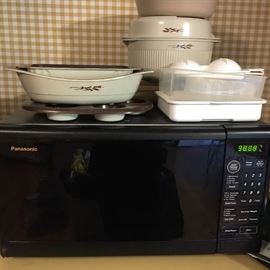 Nice Panasonic microwave, microwave cookware.