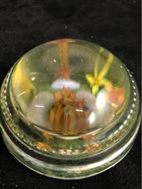 Vintage Shell Floral Paperweight