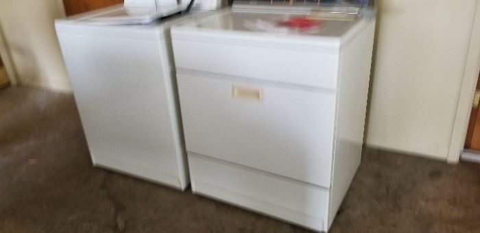 Older model washer and dryer in great working condition