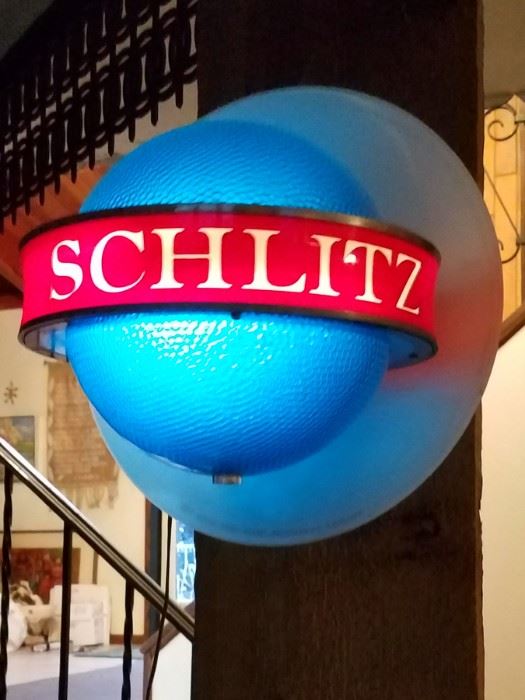 Vintage rotating globe Schlitz beer bar light. So cool...works great!