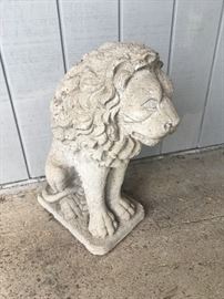 sitting lion statue 