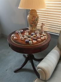 round leather top table