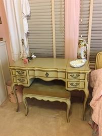 dressing table & bench