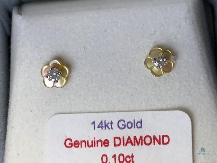14k Gold and Diamond .10ct MOP Earrings