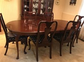 Pennsylvania House Queen Anne Dining Room Set. 6 chairs, 2 Leaves & padding for the table.