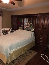 HAVERTYS CHERRY WOOD QUEEN SIZE BEDROOM SET