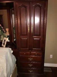 HAVERTYS CHERRY WOOD BEDROOM SET