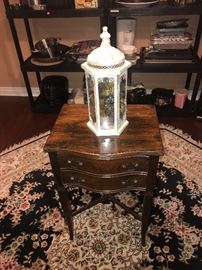 SMALL ANTIQUE SIDE TABLE