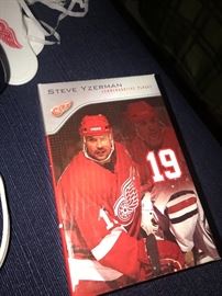 DETROIT RED WINGS SPORTS MEMORABILIA