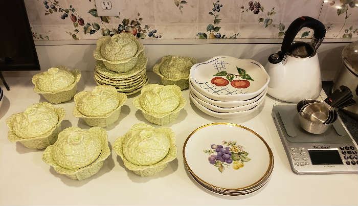 Emphila Cabbage Bowls with lids and underplates